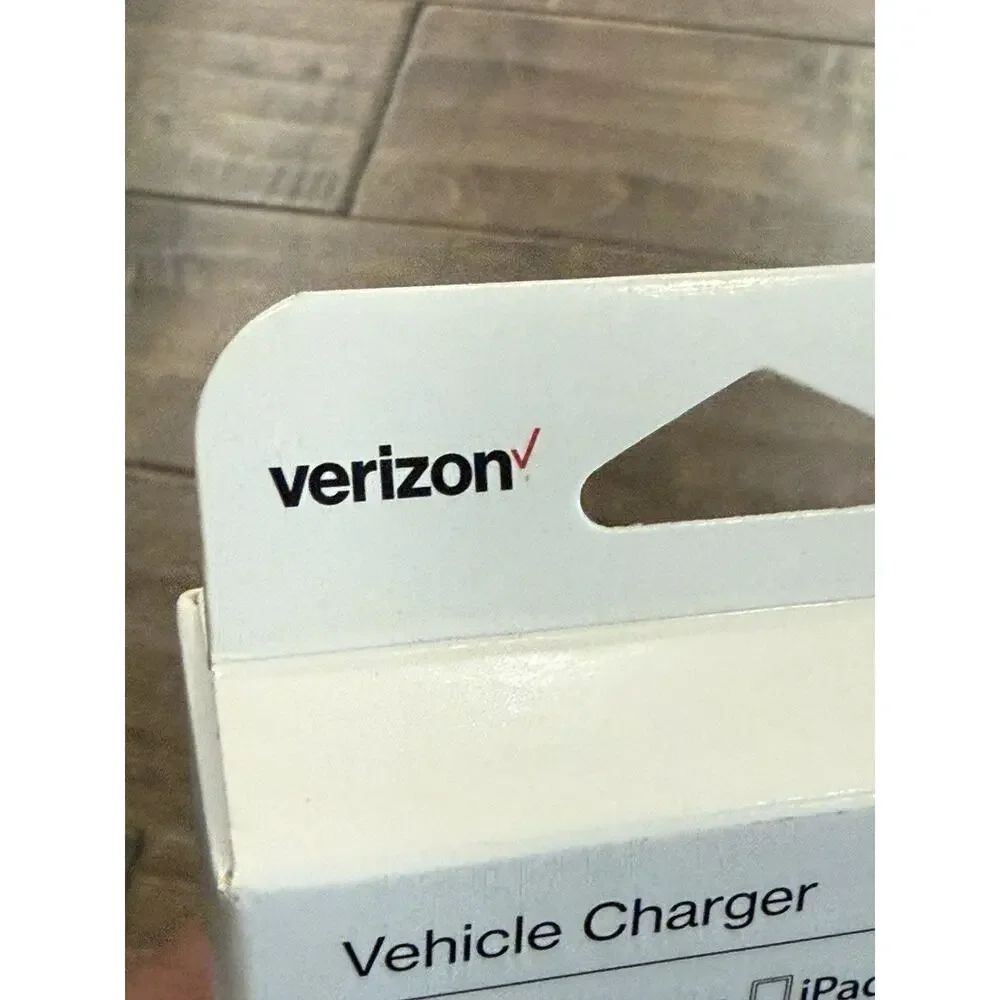Verizon black 2.4A Coiled Lighting Car Charger for Apple Devices VPC24LGHT-M New